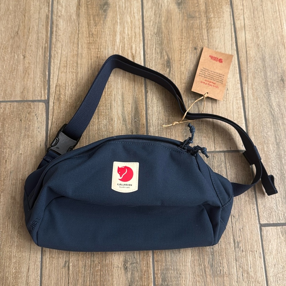 NWT FJALLRAVEN belt bag. Ulvo Hip Pack Medium 570 Mountain Blue